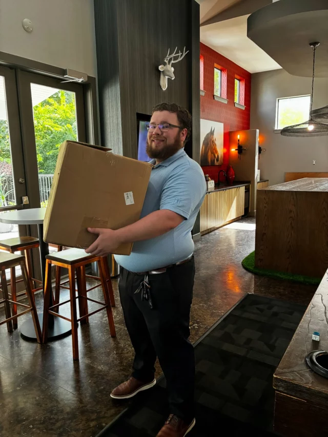 It’s almost time to say goodbye, but before you go… let’s make sure you don’t fall into these common move-out traps!👀
📦Top 3 move-out mistakes 
1.🧼Not cleaning thoroughly-Don’t forget baseboards,fridges, and bathrooms drawers!
2.🔑Forgetting to turn in your keys-Avoid extra charges and turn them in on time!
3.📫Not forwarding your mail-trust us,you’ll want that amazon package.
#shsu #liveatrepublic #republicatsamhouston #explorepage✨